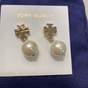 Gold Tory Burch logo Pearl drop earrings